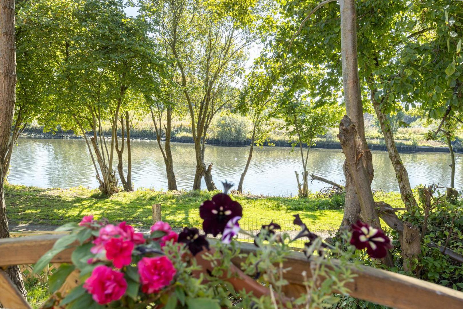 Guestready - A Haven By The River Manchester Kültér fotó